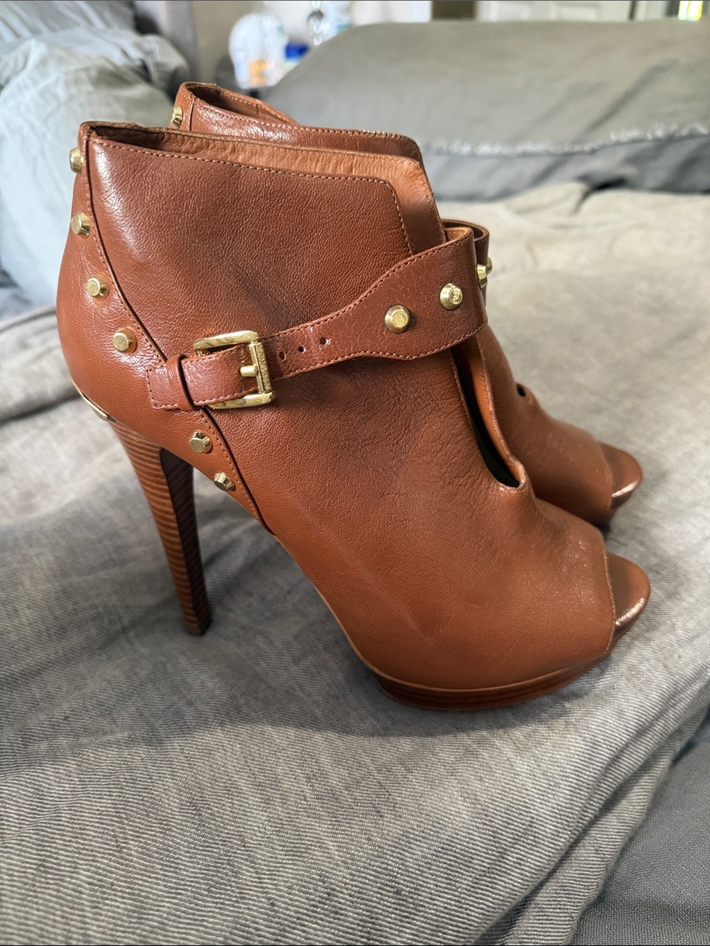 MICHAEL KORS Aimee Brown Leather Peep-Toe